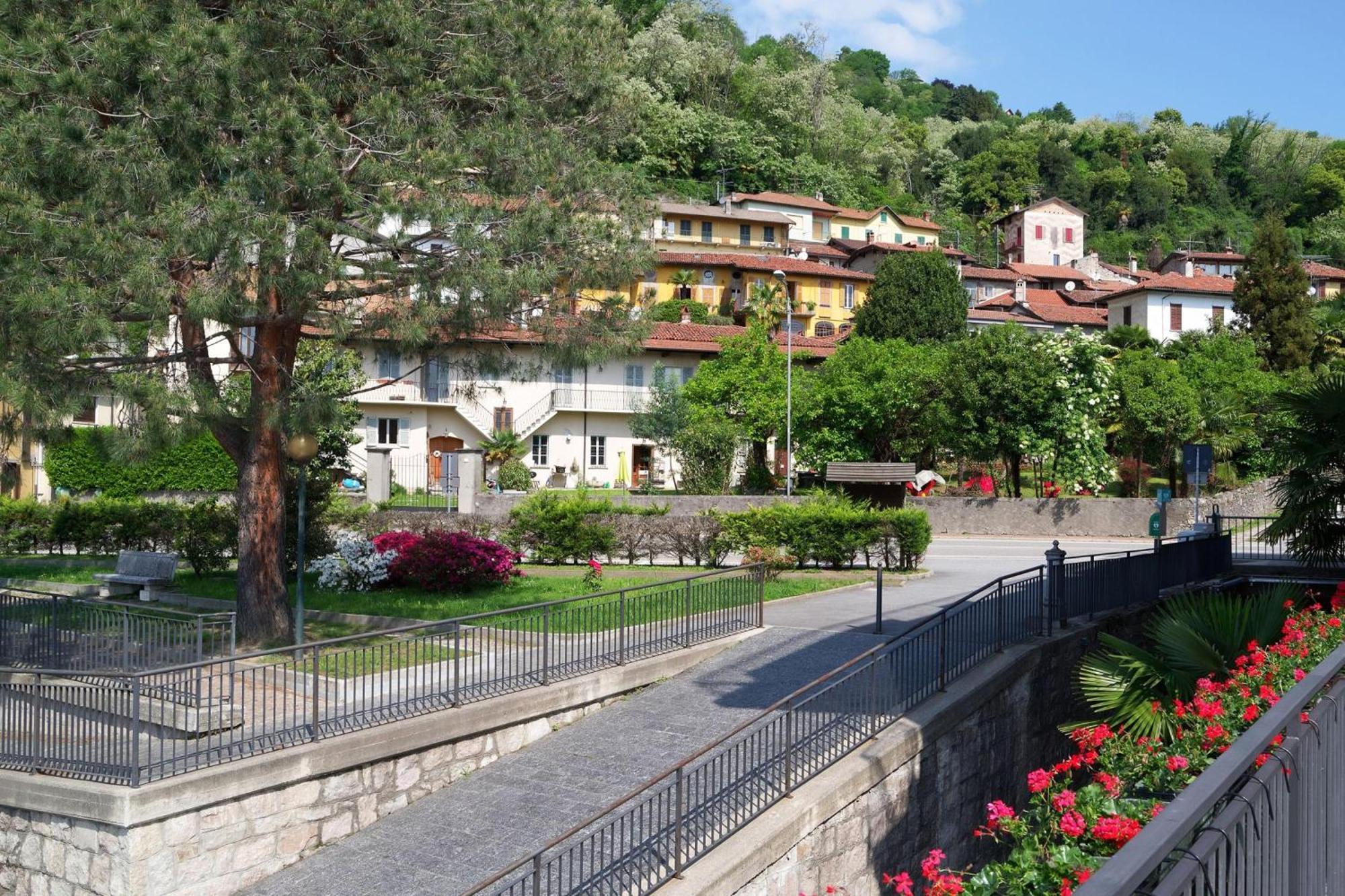 Sunflower Relax Pool And Terrace - Happy Rentals Lesa Exterior foto