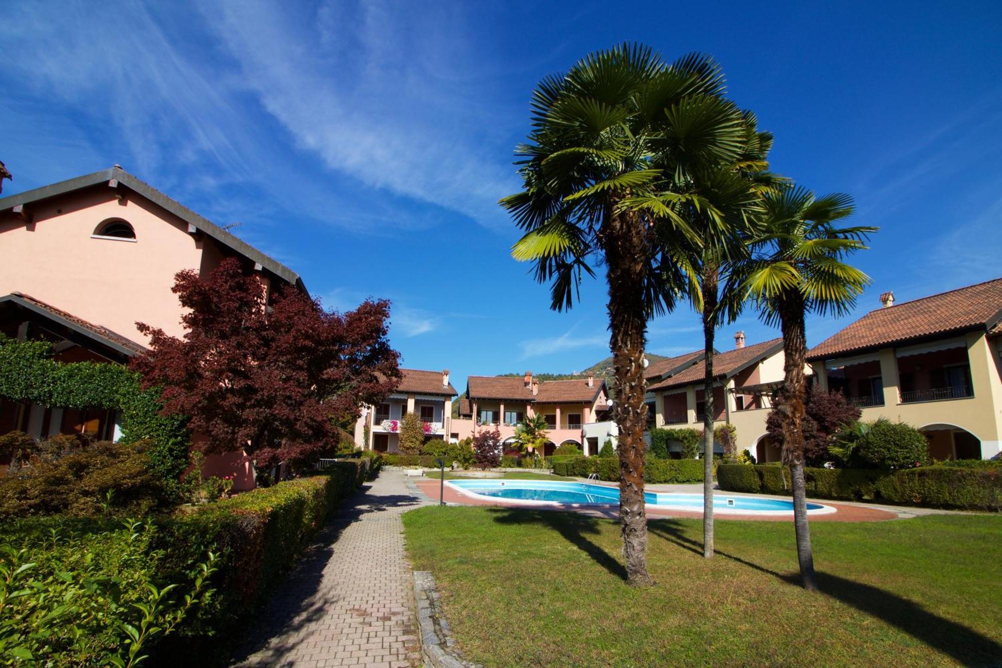 Sunflower Relax Pool And Terrace - Happy Rentals Lesa Exterior foto