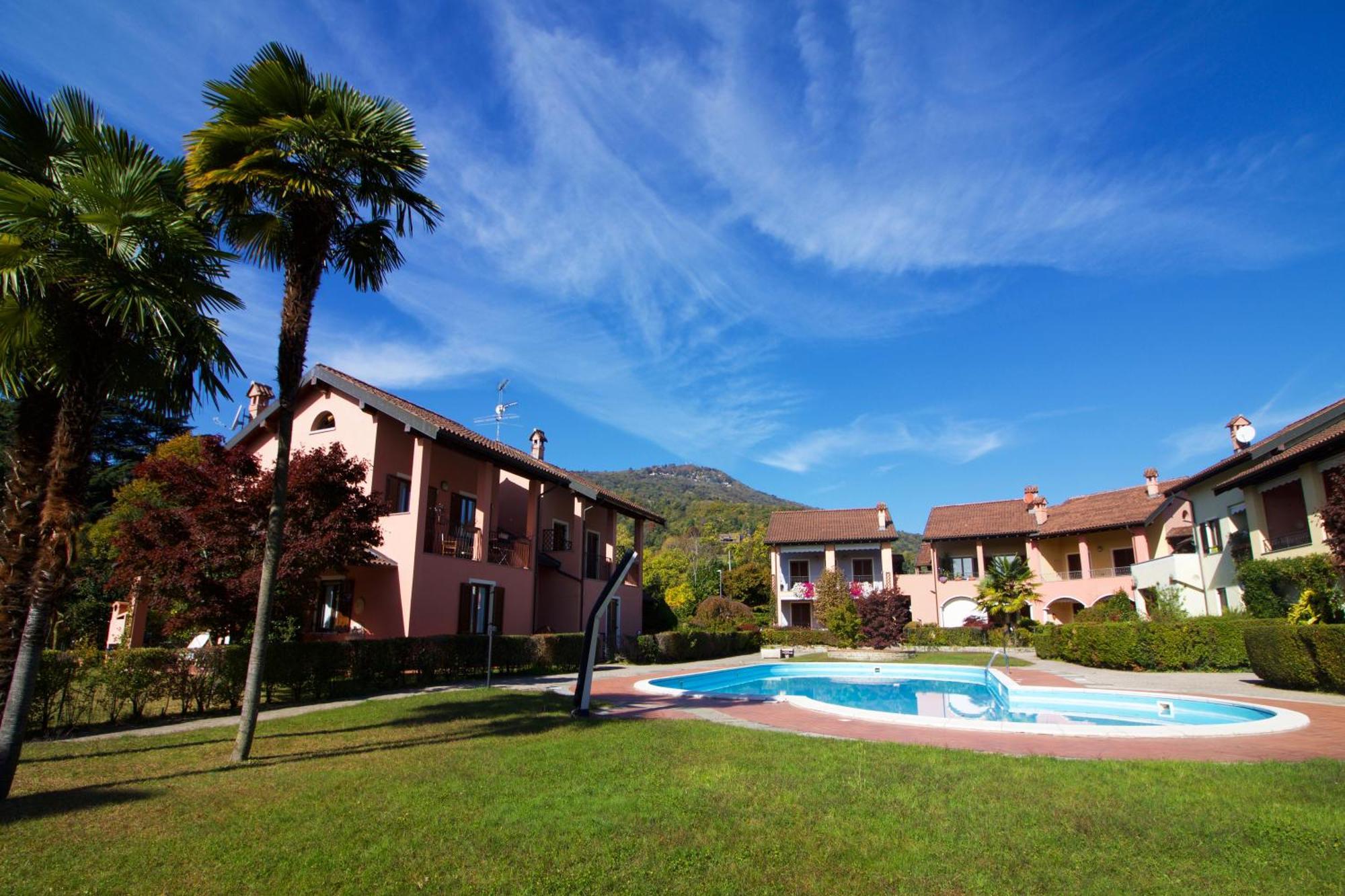 Sunflower Relax Pool And Terrace - Happy Rentals Lesa Exterior foto